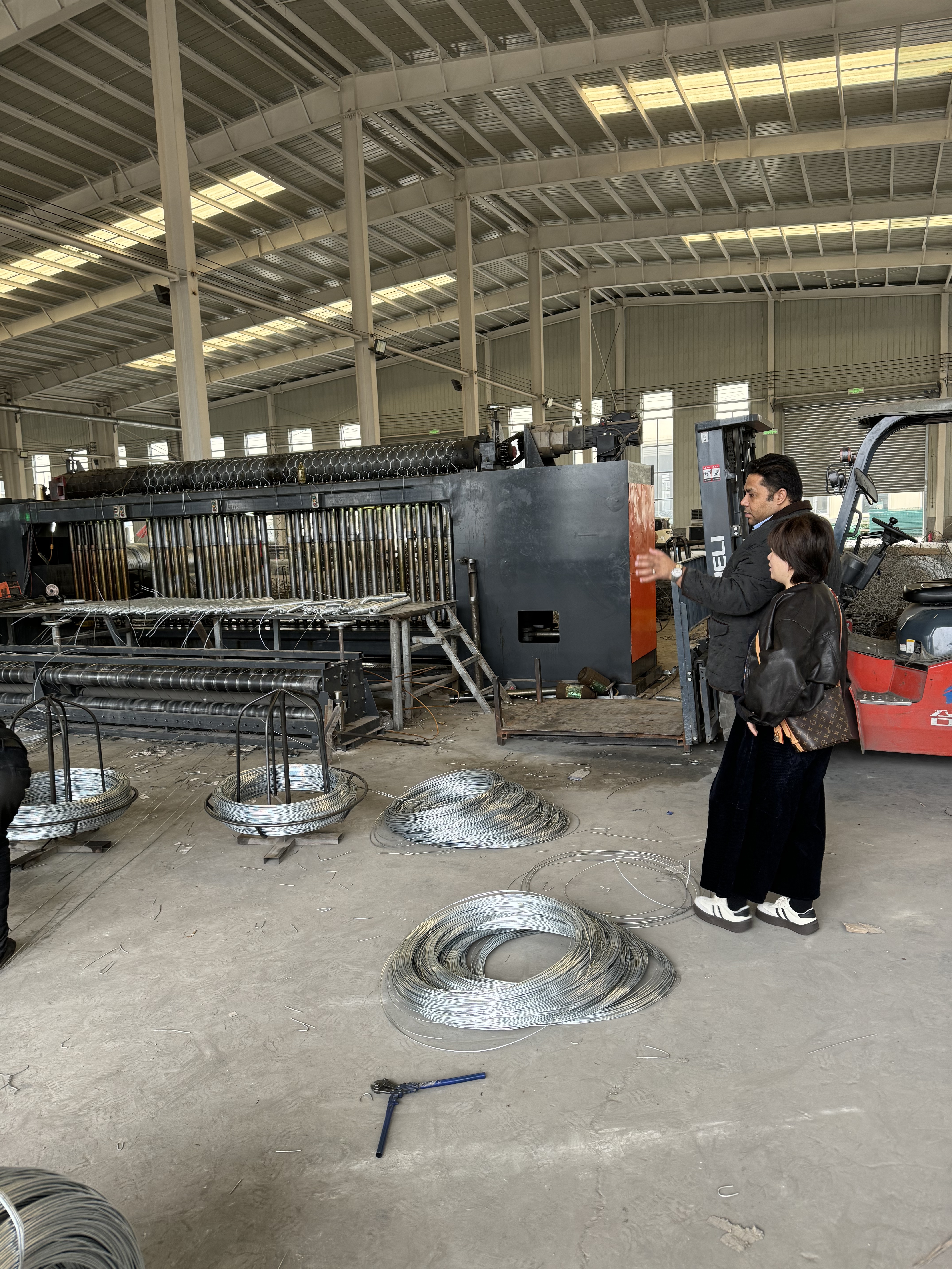 Blog công ty mới nhất về Nepal Clients Visit Our Factory to Inspect Automatic Gabion Mesh Machine