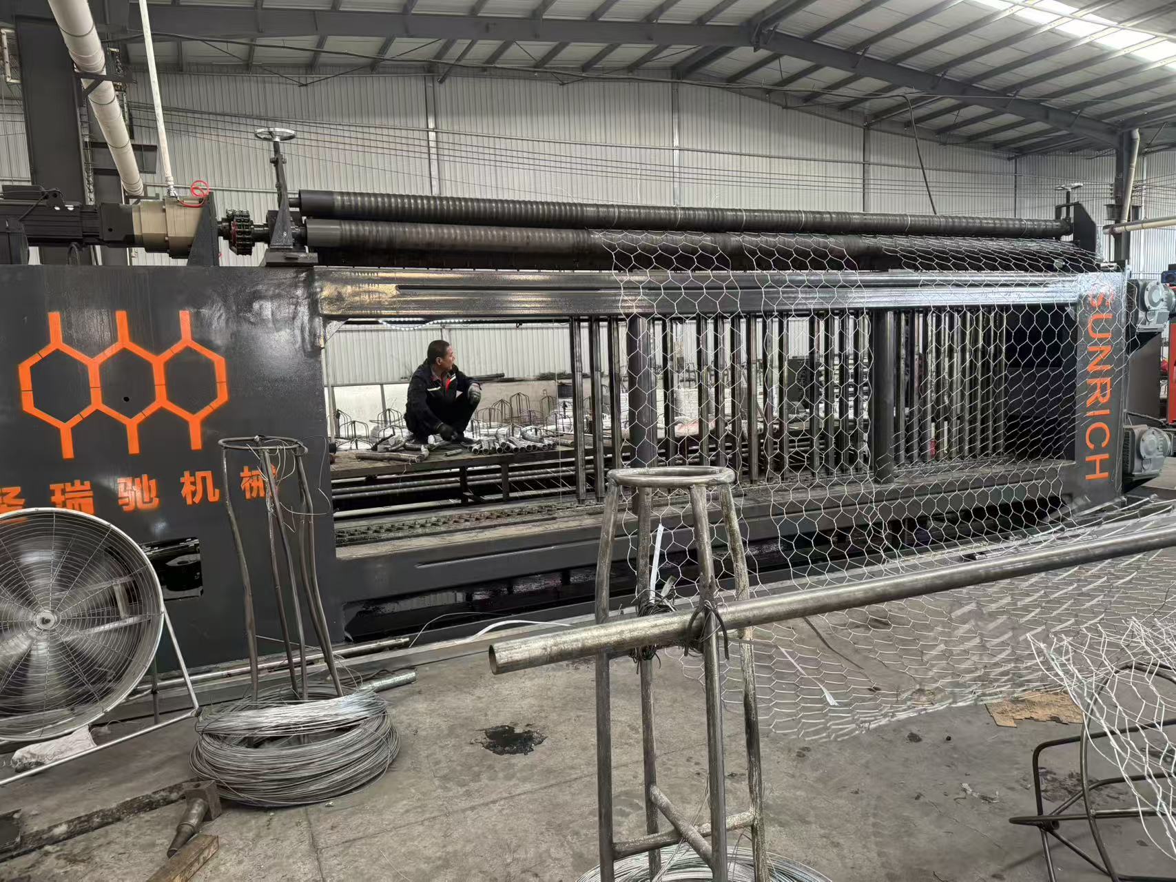 Blog công ty mới nhất về Máy Gabion Servo CNC Nâng Cấp Mới Ra Mắt — Tốc Độ Cao Hơn, Ổn Định Hơn, Điều Khiển Thông Minh Hơn