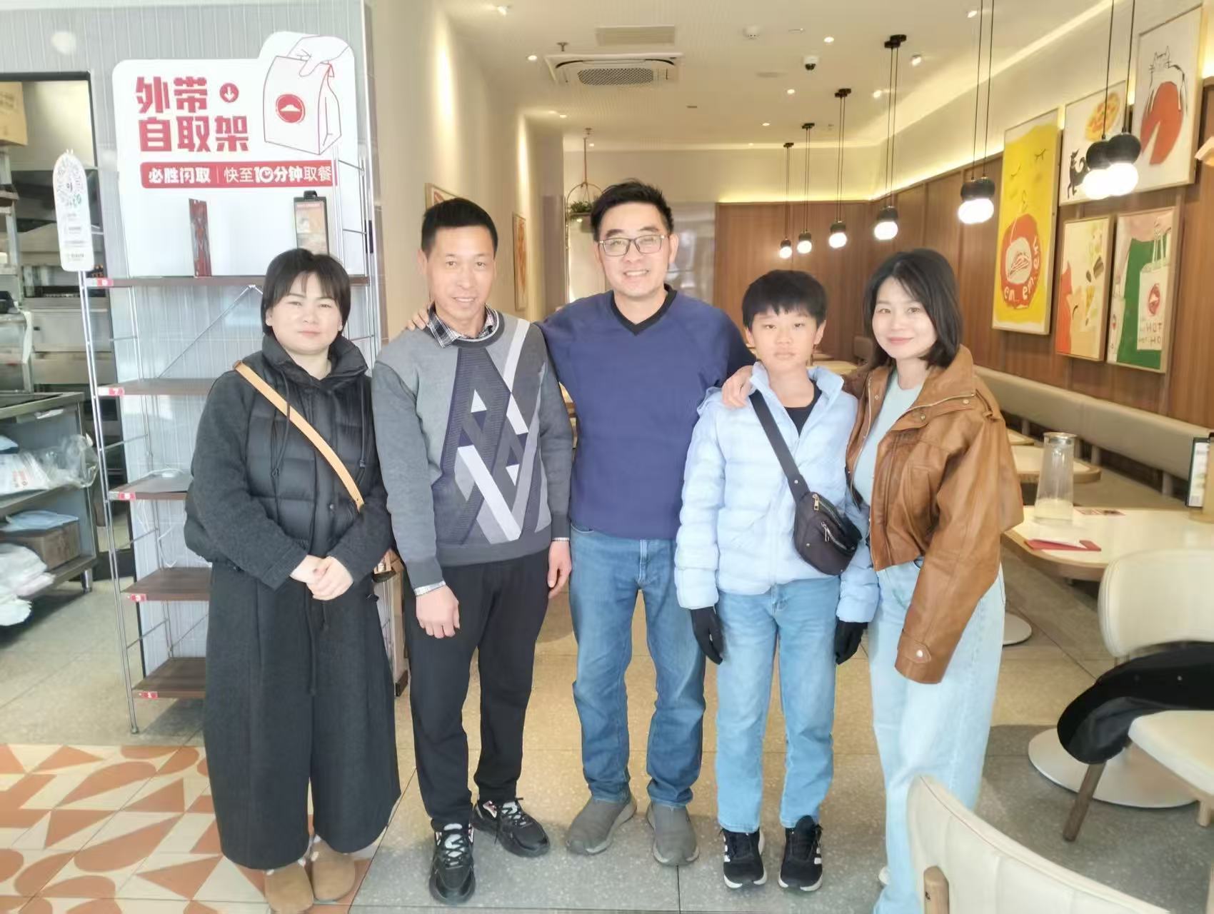 Blog công ty mới nhất về Khách hàng Malaysia đến thăm nhà máy của chúng tôi để kiểm tra Máy làm Gabion CNC Servo mới nhất