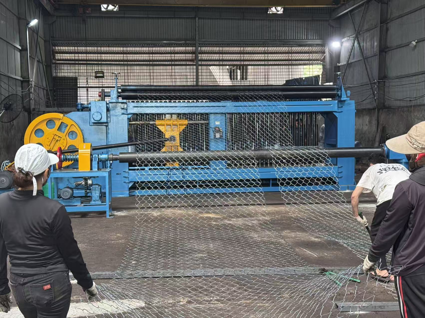Blog công ty mới nhất về Complete Gabion Mesh Production Line Successfully Commissioned in Vietnam