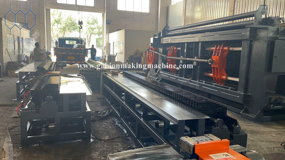 Mua Độ bền kéo 350-550N / mm2 Gabion dây chuyền sản xuất với 60X80-80X100MM kích thước lưới và hệ thống điều khiển PLC sản xuất trực tuyến