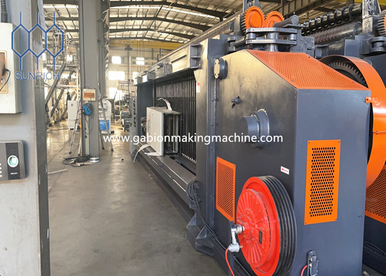 Máy lưới Gabion được điều khiển bằng động cơ phụ với chiều dài xoắn Gabion có thể điều chỉnh
